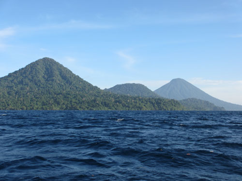 mountain-from-boat